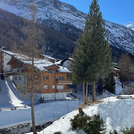 Pastis アパート サース フェー